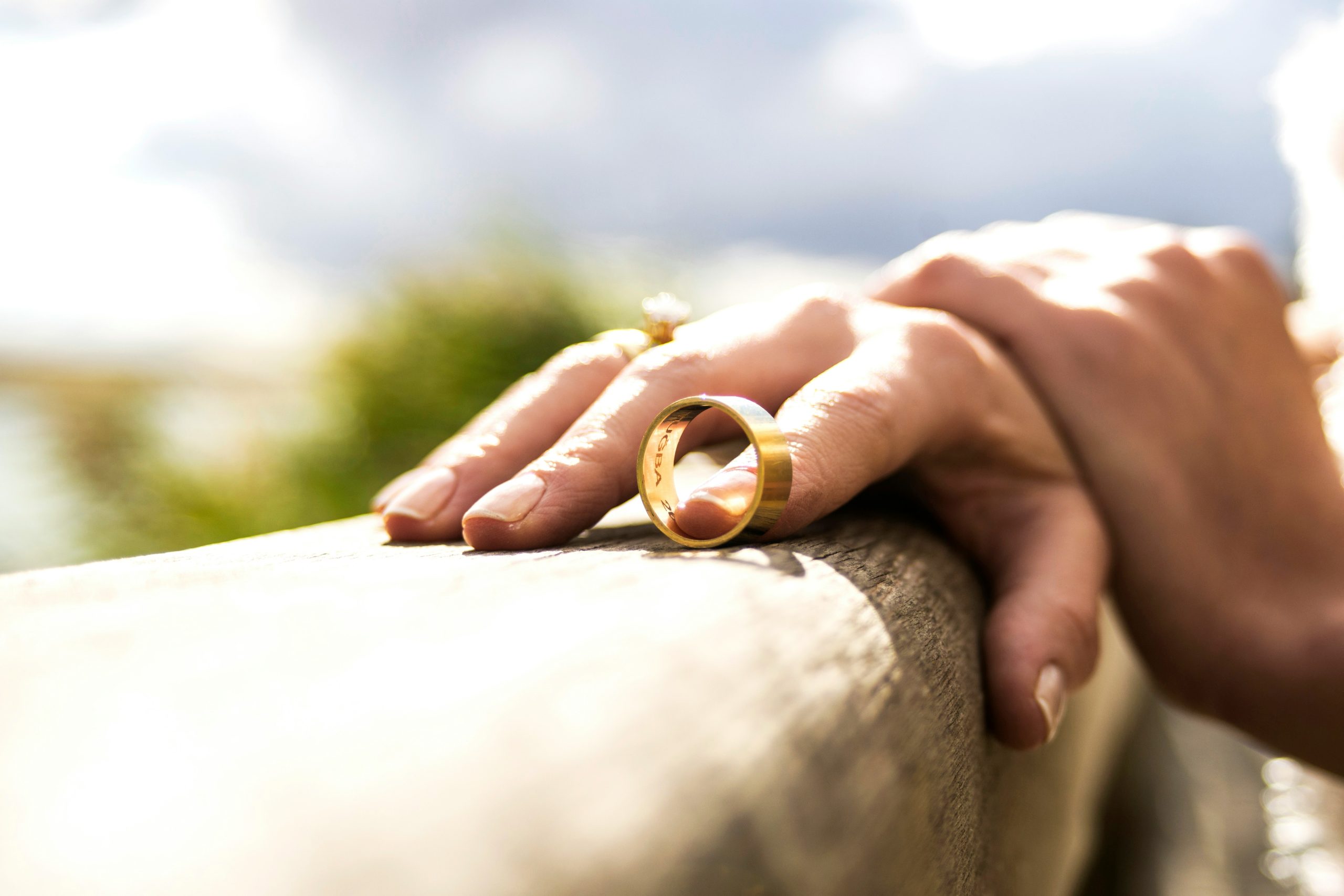 How Divorce Lawyers Help Couples Avoid Courtroom Battles
