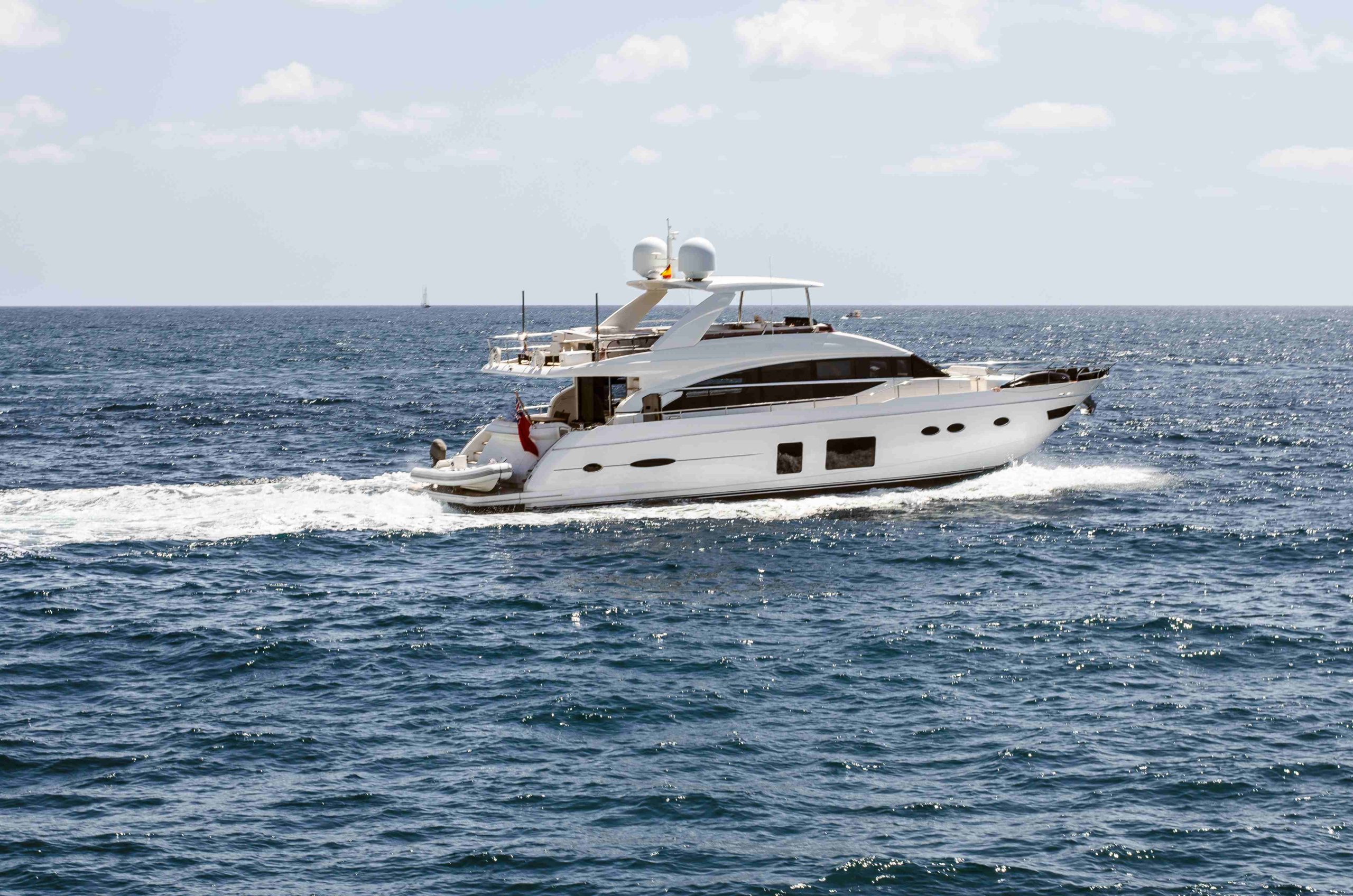 Why Velux Rentals Leads the Rental Yacht Market in Dubai: